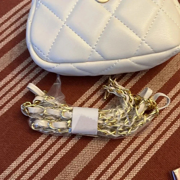 Badgley Mischka Mini Purse Key Clip Vegan Leather Off White Quilted NEW - Picture 7 of 7